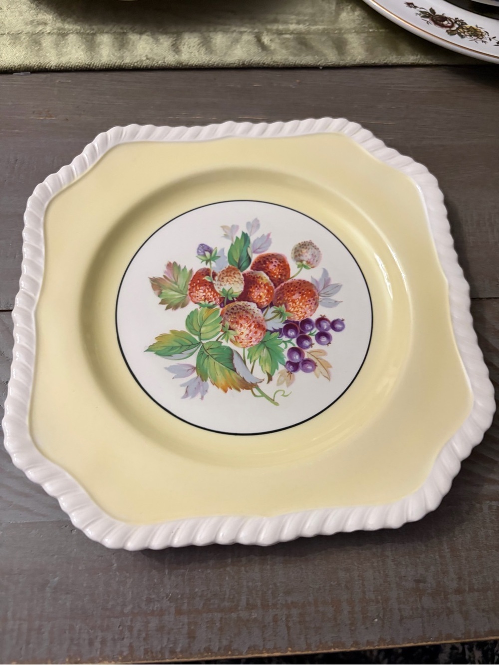 Vintage Yellow Fruit-Decor Dinner Plate with Scalloped Edge
